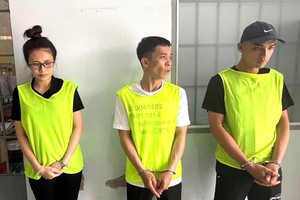 Các đối tượng sử dụng ứng dụng ngân hàng giả để lừa đảo