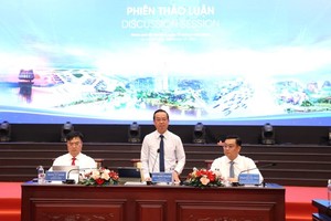 Lãnh đạo các địa phương vùng Đông Nam Bộ và ĐBSCL cùng thảo luận hợp tác phát triển - Ảnh: L.A