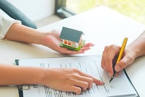 Một trong những nội dung đáng chú ý là mở rộng nhóm hợp đồng kinh doanh bất động sản được phép chuyển nhượng.