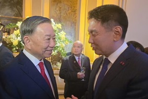 Tổng Bí thư, Chủ tịch nước Tô Lâm gặp Tổng thống Mông Cổ Ukhnaagiin Khürelsükh. (Ảnh: TTXVN)