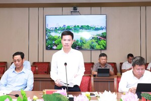 Phó Chủ tịch UBND TP. Hà Nội Bùi Duy Cường phát biểu tại buổi họp.