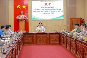 Lãnh đạo UBND tỉnh Quảng Ngãi họp nghe và cho ý kiến về tiến độ, tình hình tháo gỡ khó khăn, vướng mắc cho các dự án tồn đọng, kéo dài trên địa bàn tỉnh.