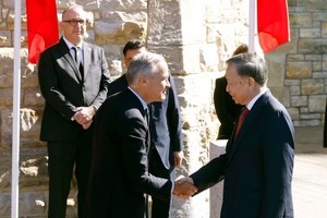 Thủ tướng Canada Mark Carney đón Tổng Bí thư, Chủ tịch nước Tô Lâm. (Ảnh: Thống Nhất/TTXVN)