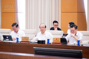 Các vị đại biểu Quốc hội hoạt động chuyên trách sẽ cho ý kiến về nhiều dự án luật (Ảnh: Một phiên họp của Ủy ban Thường vụ Quốc hội) 