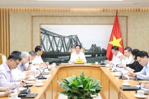Phó Thủ tướng Hồ Quốc Dũng chủ trì cuộc họp với các bộ, cơ quan liên quan về hoàn thiện hồ sơ Dự án Luật Đất đai sửa đổi - Ảnh: chinhphu.vn