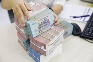Lãi suất liên ngân hàng bất ngờ tăng dựng đứng từ 0,2% lên 7%, bất thường kỳ hạn 