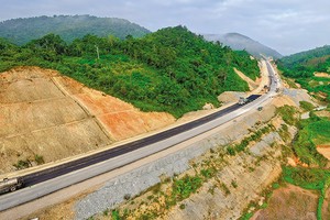 Thi công hoàn thiện Dự án PPP cao tốc Đồng Đăng - Trà Lĩnh 