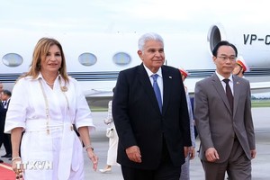 Lễ đón đoàn Tổng thống nước Cộng hòa Panama José Raúl Mulino và Phu nhân tại Sân bay quốc tế Nội Bài. (Ảnh: Tuấn Anh/TTXVN)