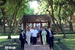 [Ảnh] Tổng thống Panama và Phu nhân thăm Văn Miếu - Quốc Tử Giám 