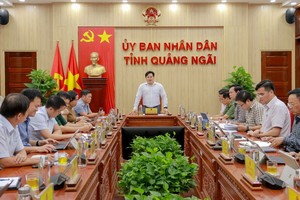 Lãnh đạo UBND tỉnh Quảng Ngãi trao đổi về tiến độ, tình hình tháo gỡ khó khăn, vướng mắc cho các dự án tồn đọng, kéo dài trên địa bàn tỉnh vào chiều 6/10.