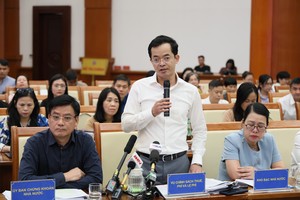 Ông Trương Bá Tuấn tại cuộc họp báo thường kỳ quý III của Bộ Tài chính. Ảnh: Mạnh Tuấn.