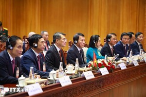 Thủ tướng Lê Minh Hưng hội kiến Chủ tịch Quốc hội Lào Sonexay Siphandone. Ảnh: TTXVN