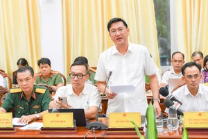 Ông Mai Văn Tân, Giám đốc Sở Xây dựng TP. Cần Thơ thông tin về các công trình/dự án trên địa bàn Thành phố tại cuộc họp báo quý III/2026 do UBND TP. Cần Thơ tổ chức