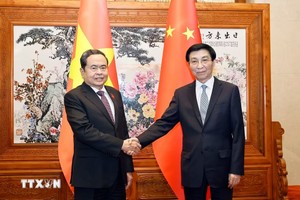 Chủ tịch Quốc hội Trần Thanh Mẫn hội kiến Chủ tịch Chính hiệp toàn quốc Trung Quốc Vương Hộ Ninh. (Ảnh: Doãn Tấn/TTXVN)