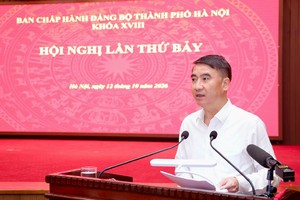 Phó Chủ tịch UBND TP. Hà Nội Nguyễn Xuân Lưu trình bày báo cáo. Ảnh: Quang Thái