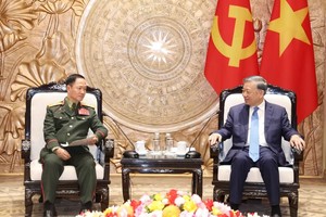 Tổng Bí thư, Chủ tịch nước Tô Lâm tiếp Đại tướng Khamlieng Outhakaysone, Ủy viên Bộ Chính trị, Phó Thủ tướng, Bộ trưởng Quốc phòng Lào. (Ảnh: Thống Nhất/TTXVN)