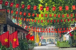 Dịp lễ Quốc khánh năm 2027, công chức, viên chức được nghỉ 2 ngày gồm ngày 2/9/2027 Dương lịch và 1 ngày liền kề sau là ngày 3/9/2027 Dương lịch.