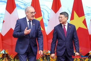 Thủ tướng Chính phủ Lê Minh Hưng hội kiến Tổng thống Thụy Sĩ Guy Parmelin.