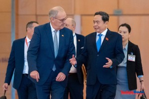 Chủ tịch Quốc hội Trần Thanh Mẫn hội kiến Tổng thống Thụy Sĩ.