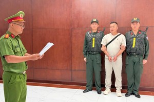 Cơ quan công an thực hiện lệnh bắt tạm giam SUN YUPENG (Tôn Bằng)