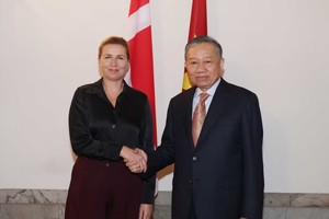 Tổng Bí thư, Chủ tịch nước Tô Lâm gặp hẹp Thủ tướng Đan Mạch Mette Frederiksen trước hội đàm. (Ảnh: Thống Nhất/TTXVN)