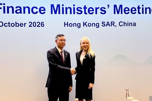 Bộ trưởng Bộ Tài chính Ngô Văn Tuấn và Thứ trưởng Bộ Tài chính Hoa Kỳ Erin Browne tại buổi làm việc.