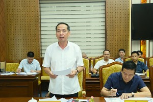 Lãnh đạo Sở Tài chính báo cáo tại cuộc họp 