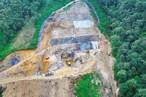 Các địa phương đang gấp rút giải ngân vốn đầu tư công. Trong ảnh: Dự án hầm đường bộ Hoàng Liên nối 2 tỉnh Lào Cai - Lai Châu. Ảnh: Đức Thanh