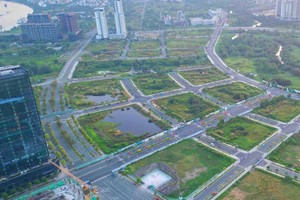 Bốn lô đất tại Thủ Thiêm được đưa ra đấu giá có tổng diện tích hơn 30.000 m2, với tổng giá khởi điểm hơn 16.666 tỷ đồng. Ảnh: Lê Toàn.