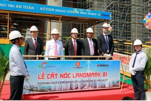 Cất nóc tòa nhà cao nhất Việt Nam - Landmark 81