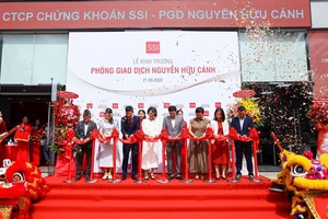 Chứng khoán SSI khai trương phòng giao dịch Nguyễn Hữu Cảnh