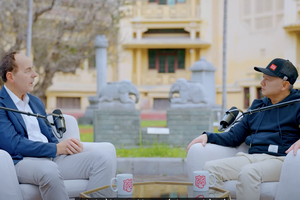 Ông Jan Van Eck, CEO VanEck (trái) và ông Thomas Nguyễn, Giám đốc Thị trường nước ngoài của Chứng khoán SSI trao đổi tại Chương trình