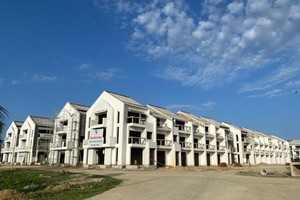 Hoian d'Or do Tracodi làm tổng thầu đã thi công xong 90% hạ tầng kỹ thuật nội khu và phần thân của 202 căn shophouse, dự kiến bàn giao trong quý 3/2022