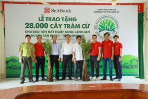 SeABank trao tặng 28.000 cây tràm cừ cho Khu Bảo tồn Đất ngập nước Láng Sen