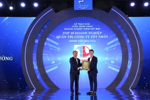 Đại diện Tracodi nhận giải Top 10 Doanh nghiệp Quản trị công ty tốt nhất năm 2023 – Nhóm vốn hóa vừa