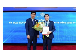 Chủ tịch HĐQT Trần Đình Tuấn (trái) và Tổng giám đốc Phạm Thái Dương (phải).