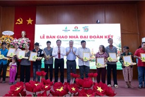 Thêm 55 mái ấm được Phân Bón Cà Mau (DCM) trao tặng 