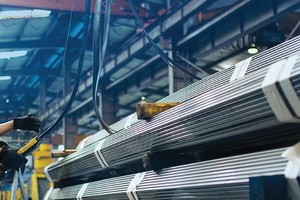 Cổ phiếu thép được nung nóng