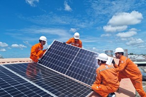 Giá trần cho điện mặt trời là gần 1.877 đồng/kWh 