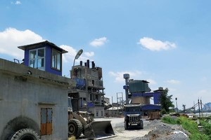 Công ty cổ phần xi măng Tân Phú Xuân trên thực tế đã tạm dừng hoạt động khai thác từ cuối năm 2014 để thực hiện các thủ tục thuê đất theo quy định của Luật Khoáng sản 2010