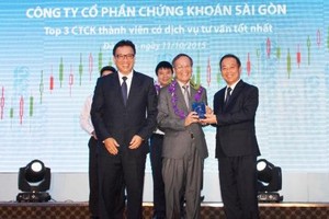 SSI nhận 3 giải thưởng tại Hội nghị thành viên HNX