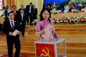 Các đại biểu bầu Ban Chấp hành Đảng bộ tỉnh An Giang khóa mới