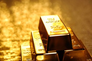 Ủng hộ Crimea ly khai, Putin đẩy vàng tăng trở lại