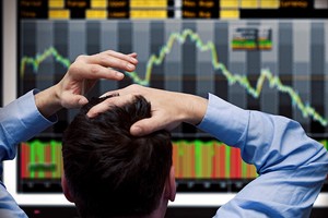 Tại sao nhà đầu tư đưa ra những lựa chọn sai lầm?