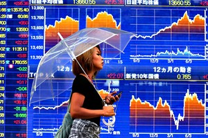 Nhà đầu tư cổ phiếu đứng bên lề châu Á