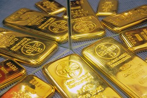 Vàng tăng khi súng vẫn nổ bên ngoài cuộc họp cấp cao Nga - Ukraine