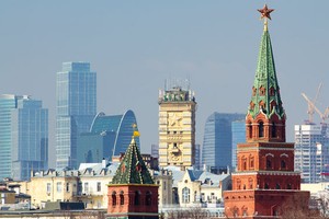 Kỳ lạ: Ngược dòng căng thẳng Ukraine, tiền vẫn chảy vào Nga ầm ầm