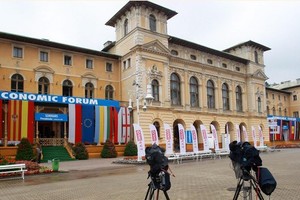 Tại Diễn đàn kinh tế lần thứ 24 ở Krynica-Zdroj, Nam Ba Lan, chủ đề tranh luận lớn nhất là Ukraine