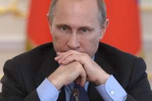 Cố lẩn tránh, “thảm họa” vẫn đang bám đuổi Putin
