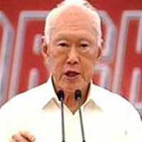 Ông Lý Quang Diệu phát biểu tại một cuộc họp cộng đồng